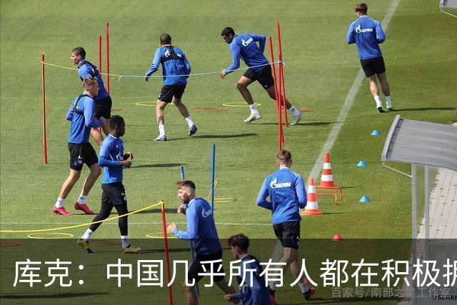库克：中国几乎所有人都在积极拥抱AI，令人印象深刻
